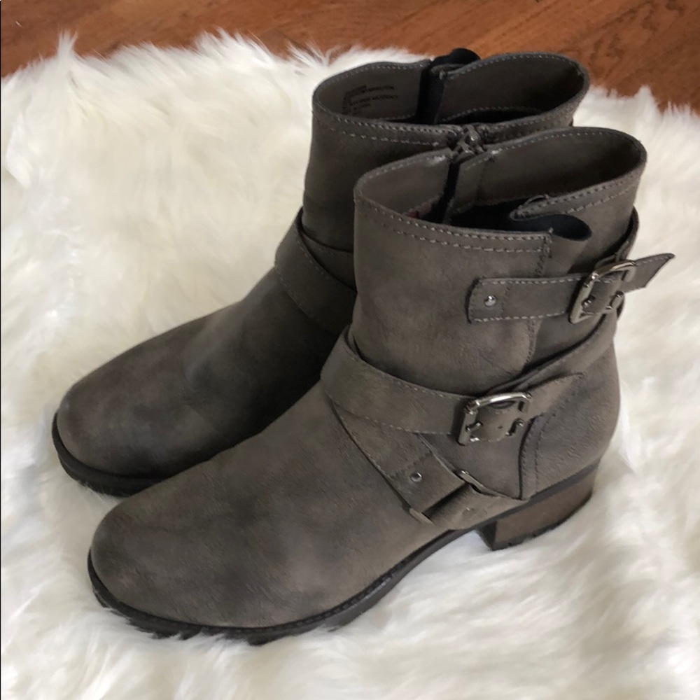 Cute Grey Suede Boots